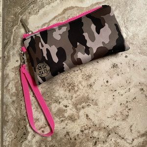 Rustic cuff camo zip pouch